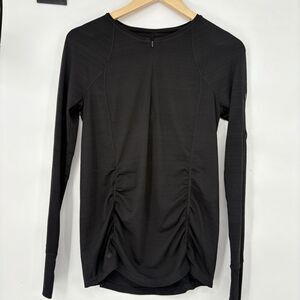 Athleta Long Sleeve Activewear Top With Rouched Sides And Pockets Size Women's M